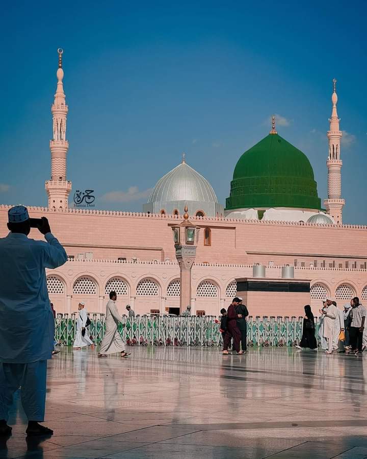 আসসালামু আলাইকুম 
সবাই কেমন আছেন।
মহানবী হজরত মুহাম্মদ 
সাল্লাল্লাহু আলাইহি ওয়াসাল্লাম রওজা মোবারক। ♥️💙