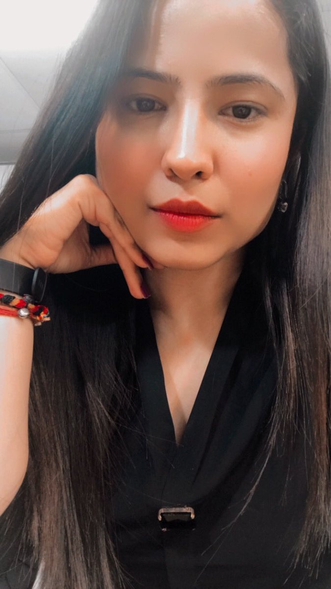 ManiSharrma's tweet photo. Hello…🖤 https://t.co/cqEYLCf4cN