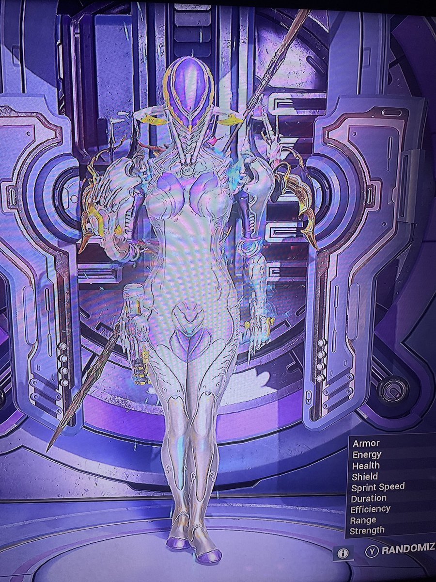 3amYumi's tweet photo. @PlayWarframe so we gonna talk about the similarities between these two https://t.co/IL3YwwmPdx