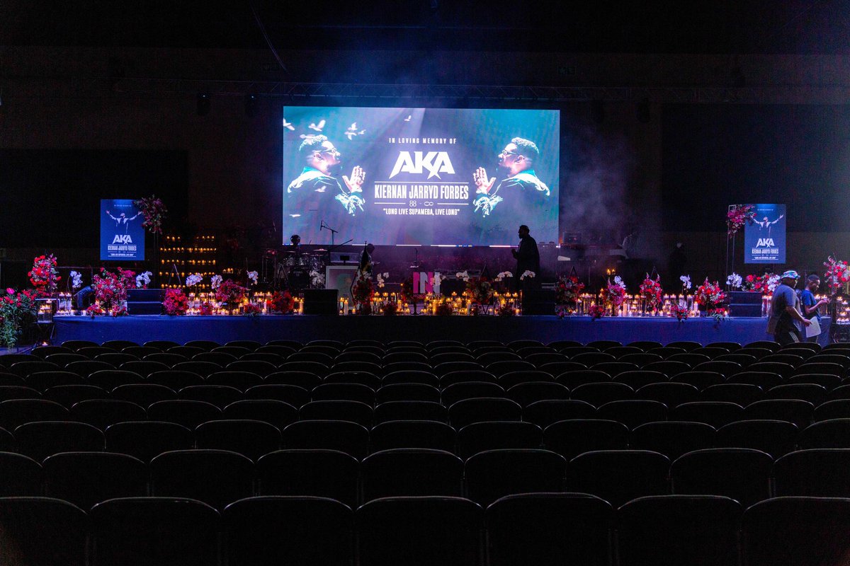 nonoevents's tweet photo. Kiernan AKA Forbes
#AKAMemorial #AKAMemorialService
#RipAKA #LongLiveSupaMegaLiveLong
#ripSupaMega
Condolences to the family 🕊
#MemorialService #MemorialServiceSetup
#Deco #Candles #Flowers
#NonoEvents https://t.co/hz1DOJXOJ0