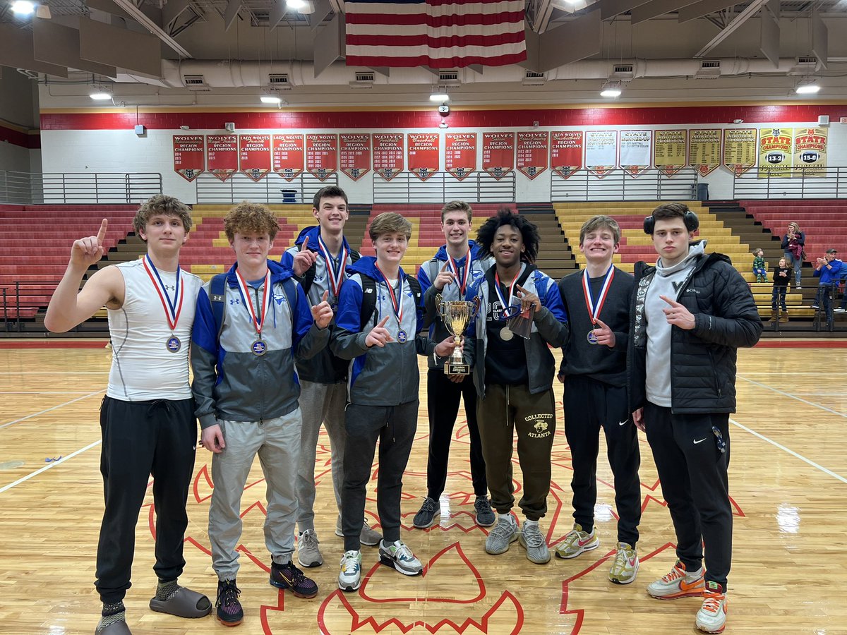 coachjdasinger's tweet photo. Most people doubted us after our start to the season.  But these 8 never did.  They were winning championships since 5th grade…TOGETHER!!

So proud of these 8 young seniors and their impact on me and this community!! 

@TipperRyan @Kyletipper11 @EtowahHS @JrEaglesBball https://t.co/jfZpThUZJz