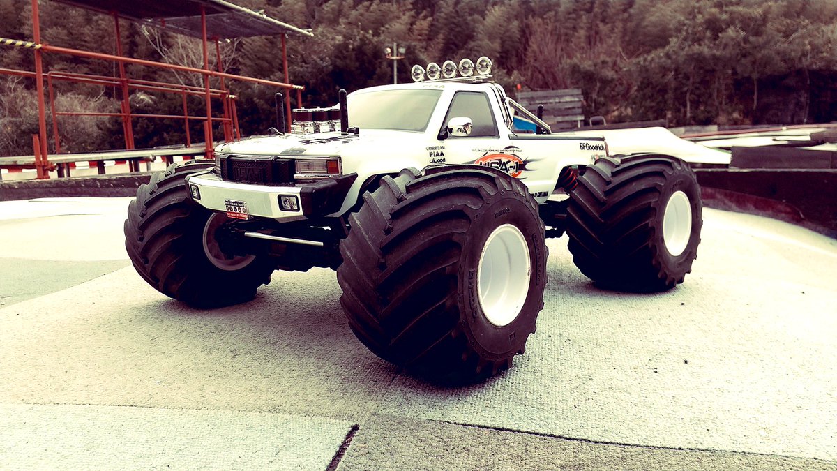 akkiy0513's tweet image. メンテしたUSA1をお昼休みにシェケダン♪
シャーシ強化ついでにローダウンローマウント、ステッカーチューンでモンスタージャムからレーシングトラック仕様に👊

#USA1
#京商RC
#CHITAHANサーキット