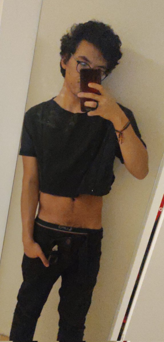 Icarofe_21's tweet photo. vou virar gay que posta foto com tag foda-se vai que conheço o amor da minha vida aqui #HitLGBTQ  🏳️‍🌈✨ https://t.co/lRXb7Q4S4B