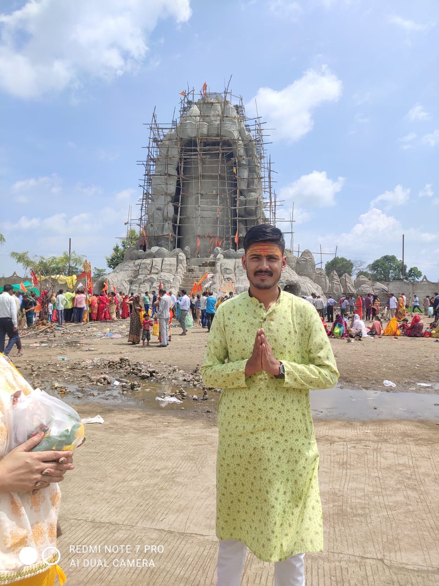 bhavyas01's tweet photo. ॐ त्र्यम्बकं यजामहे सुगन्धिं पुष्टिवर्धनम्।
उर्वारुकमिव बन्धनान् मृत्योर्मुक्षीय मामृतात्॥

आप सभी को #महाशिवरात्रि के पावन पर्व की हार्दिक शुभकामनाएं। भोलेनाथ सब के जीवन में सुख, समृ��्धि और शांति प्रदान करें। 

🚩 हर हर महादेव 🚩
#mahashivratri2023 https://t.co/odvhNeBcr4