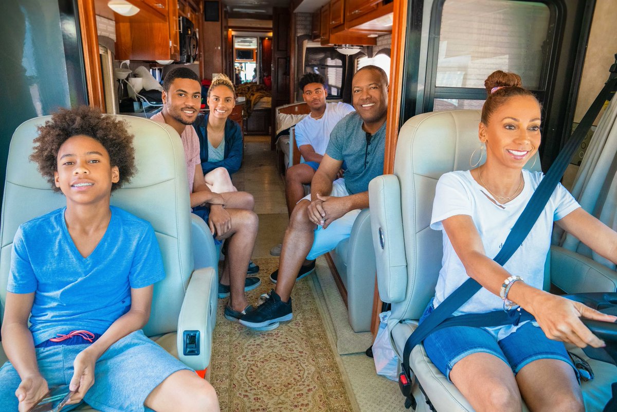 k50cullen's tweet photo. In 2018 and 5 Years Ago, #MeetThePeetes premiered on @hallmarkchannel on this day and deserved another season RT and Like if you love and miss this show. (@hollyrpeete, @RodneyPeete9, #DoloresRobinson, @ryanepeete, @Rjackson1017, #RobinsonJamesPeete, #RomanMatthewPeete, https://t.co/gFQU79r2nc