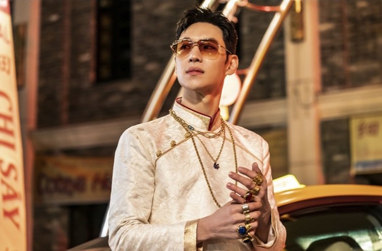 simpforjehoon's tweet photo. #TaxiDriver2Ep2 still cuts with #LeeJeHoon 

wang taozi looks so fine as usual 😍 https://t.co/nzDxROsXug