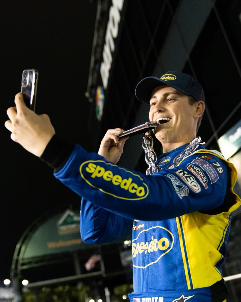 NASCAR CRAFTSMAN Trucks tweet media