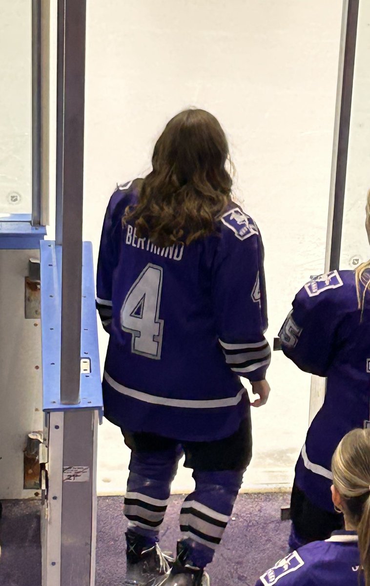 Bertrand_KM's tweet photo. Her hockey story came to an end tonight but the memories of team road trips, Water Gretzky, Rogers Hometown Hockey, international competition and hockey friends will last a lifetime. Thanks GGHA, @KWRangersPWHL @WesternWHKY #ProudParent #HockeyMom https://t.co/xyxe2I8cXa