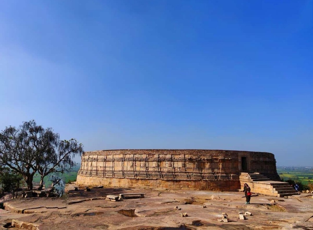 ATULKUTAR's tweet photo. Devi Parvati and her consort Lord Shiva (the divine couple) at Chausath Yogini temple, Jabalpur
#Mahashivratri2023 #mahakal #MahaShivaratri #Mahadev #bholenath #bholebaba #bhole https://t.co/BRw8Jji7Ay