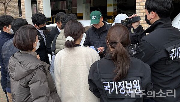 thejinboparty_'s tweet image. 🔥RT요청🔥윤석열 정권의 공안탄압을 강력히 규탄한다! 박현우, 고창건을 즉각 석방하라! 
 
국가정보원이 박현우 진보당 제주도당 위원장과 고창건 전국농민회총연맹 사무총장을 국가보안법 위반 혐의로 체포했습니다.
 
전형적인 정권위기 탈출용 공안사건 조작입니다..제발 그만 좀 하시지요!