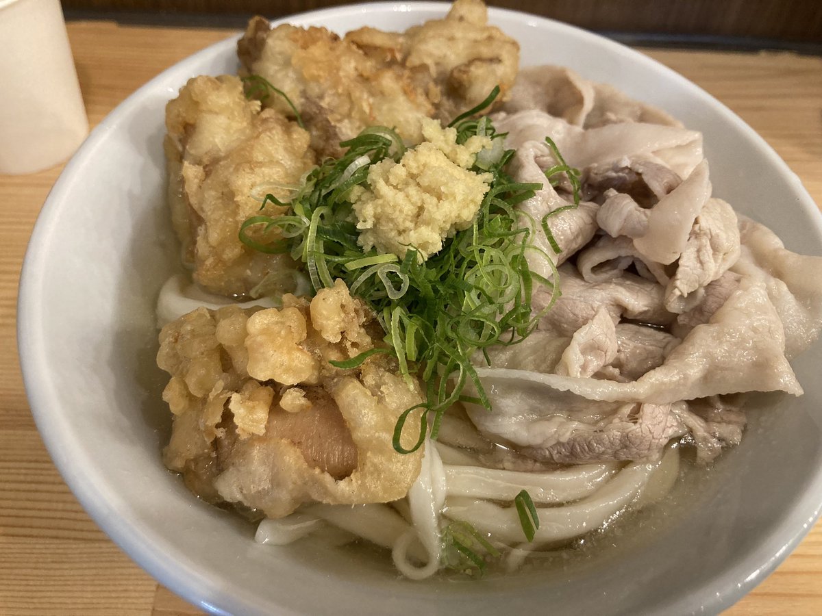 ry54571's tweet photo. 神保町の肉讃岐甚三にてスペシャル中盛をいただきました。

このうどんを構成している全てが高品質。このうどんを食べているときは、いつも興奮が止まらない😁 https://t.co/a4vF8VMCe9