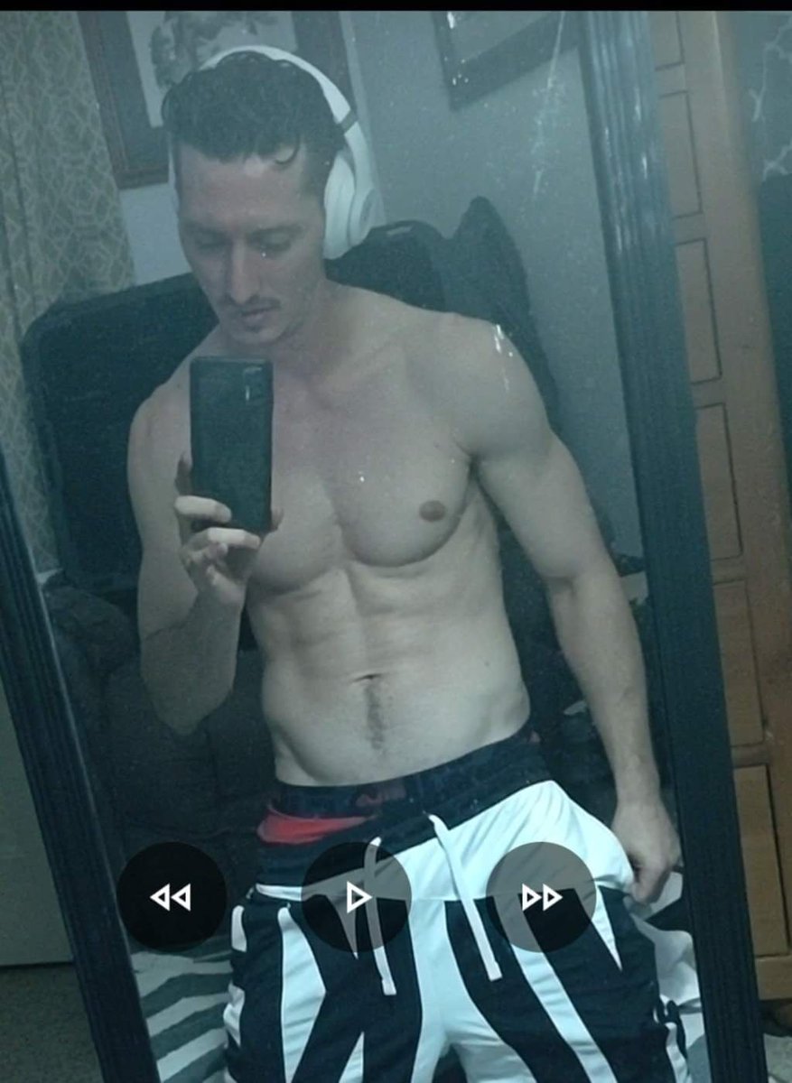 JustinRomstad's tweet photo. @realbbymula @Junechild24 I would have worn a shirt, but it was all ripped up. https://t.co/MHQPhq7leD