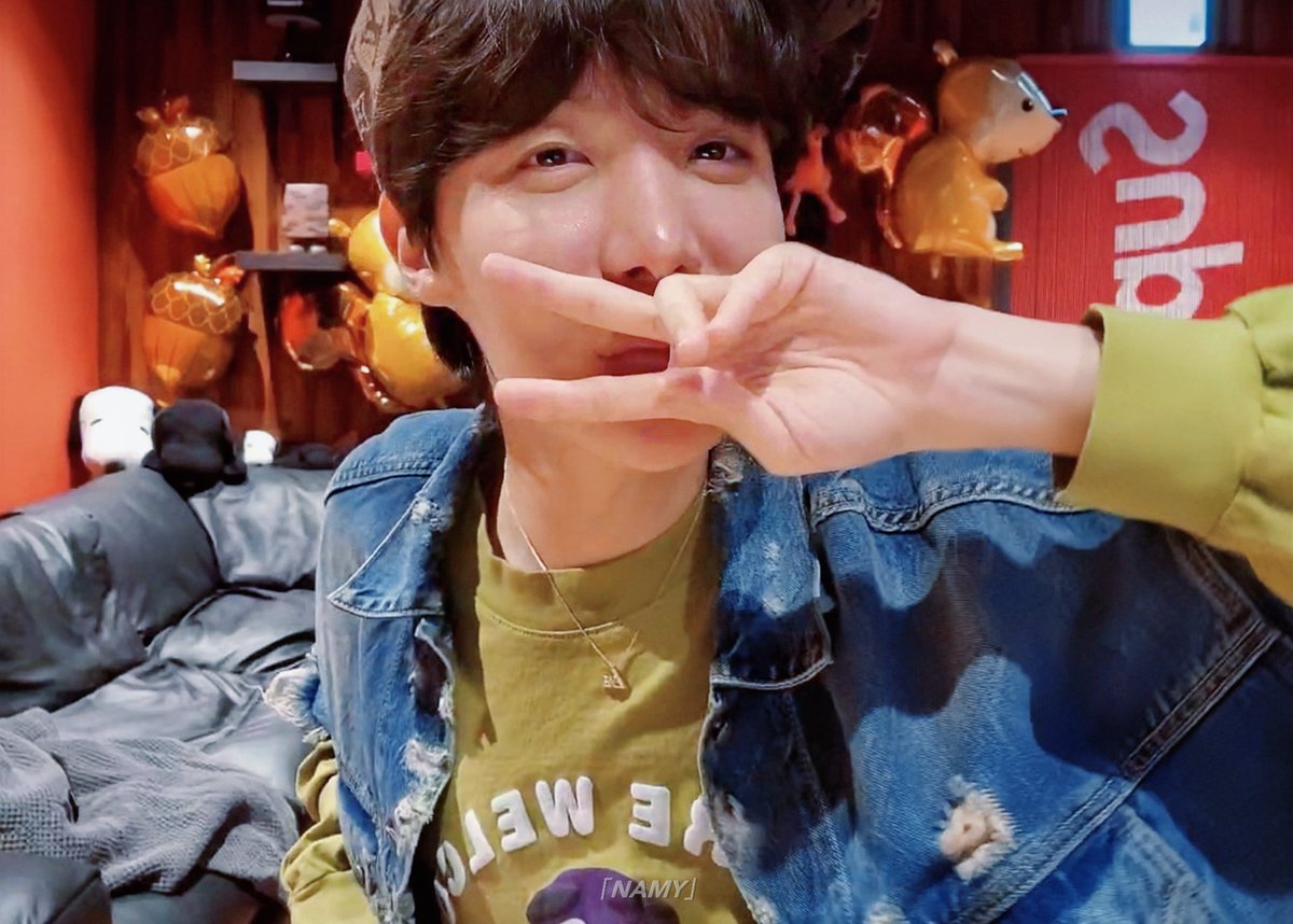 NAMY32724006's tweet photo. Happy Hobi Day🥳🥳🎂🎂🎂

#HOBIDAY #hobi #JHOPE #호비 #BTSJHOPE #방탄소년단 https://t.co/42Pqhjh9ng