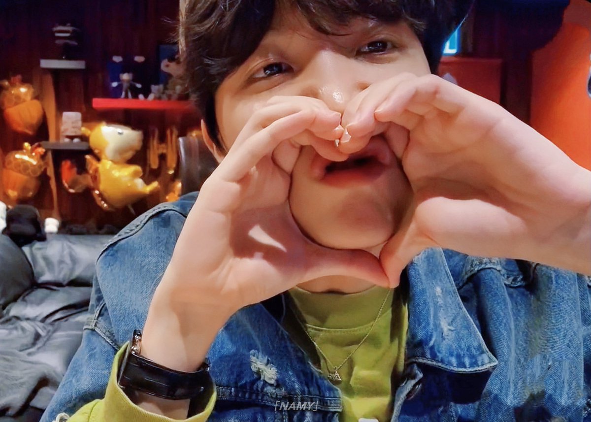NAMY32724006's tweet photo. Happy Hobi Day🥳🥳🎂🎂🎂

#HOBIDAY #hobi #JHOPE #호비 #BTSJHOPE #방탄소년단 https://t.co/42Pqhjh9ng
