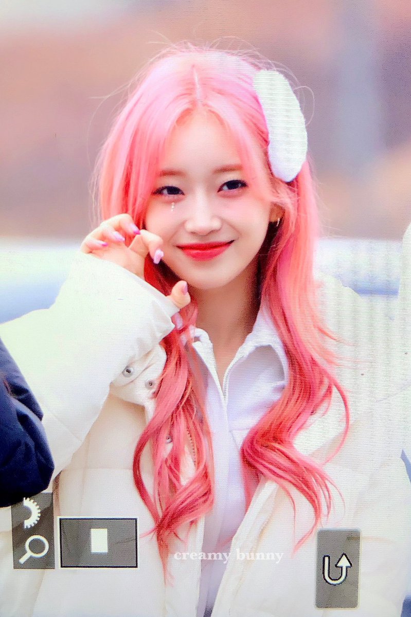 230218 천사라는건.. 머리카락이 핑크색이구나 #스테이씨 #수민