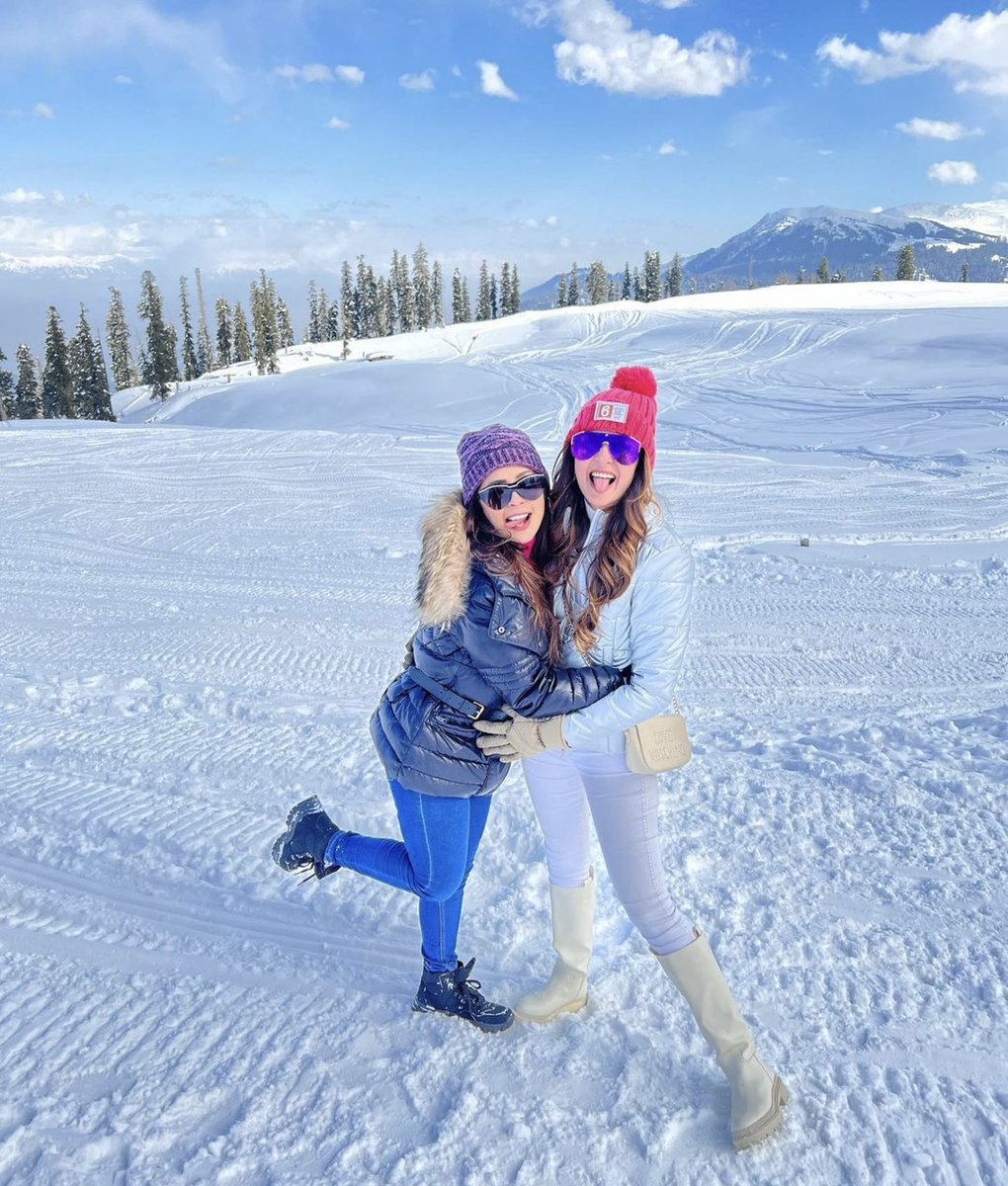 raajmalvika's tweet photo. Happy Birthday to my TwinkStar🌟🌟🌟 Lovee you the most ❤️❤️ @sonaakshiraaj #birthdaygirl #sisterlove #sired #bestie #love #goshawtyitsyourbirthday https://t.co/Z6rw8dUb31