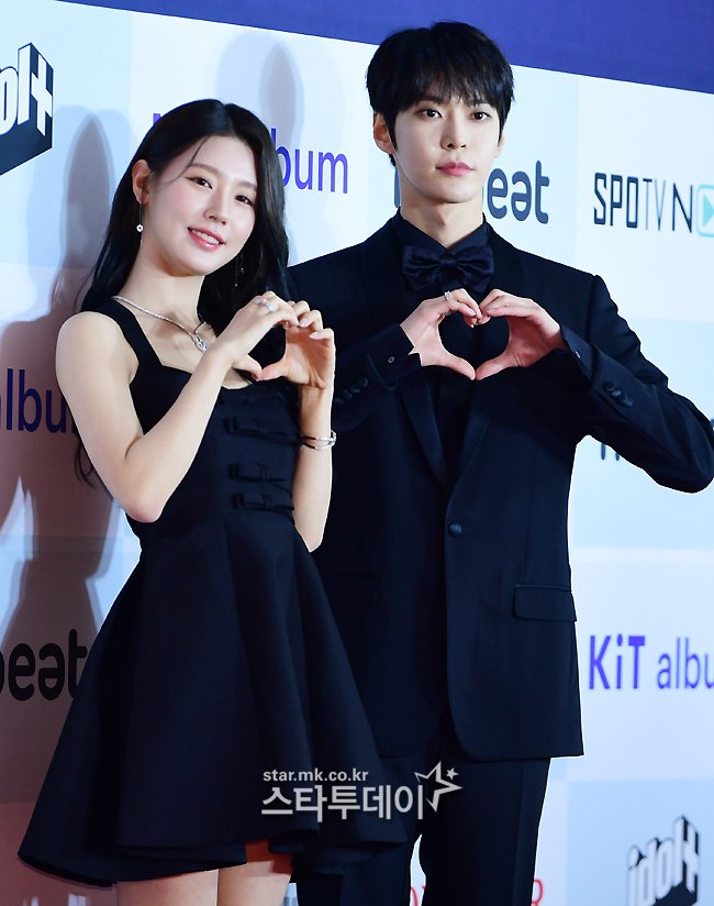 FpO_q8eaMAIzuFp?format=jpg&name=900x900