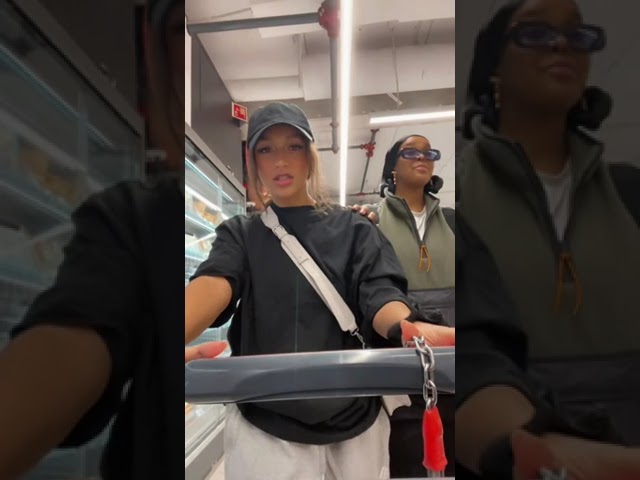 SmashBlockTV's tweet image. WORDDD IM TRYNA SEE YALL ROCKIN #UPNOW AT TARGET 😂
smash-block-tv-uncut.com/worddd-im-tryn…