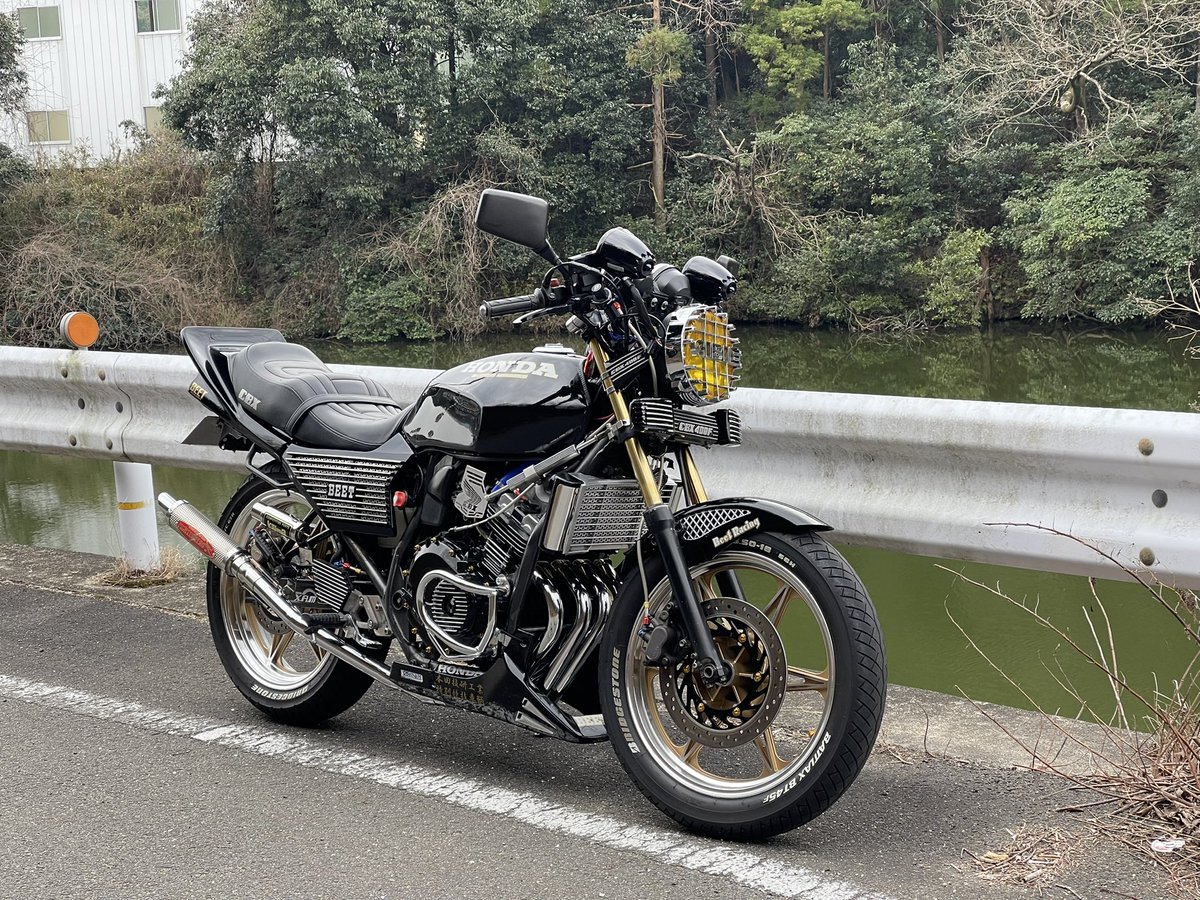 JADExCBX's tweet photo. もうこれ以上弄らん方がいいかもしれない
今回の出来は自分自身でこれが極上の形な気がする
といいながらどうせ弄るんですけど
#ジェイド250
#JADE250
#CBX仕様 https://t.co/GAdLgkDWHy