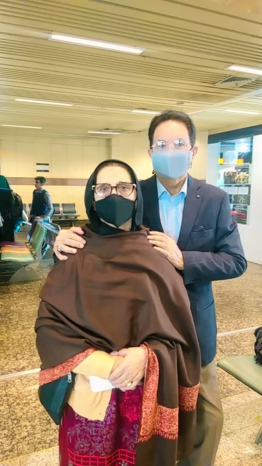 ZaeemZia's tweet photo. Safar e Ishq: Aaji and Baba and left for Najaf, Iraq for Ziarah! Khuda salamat rakhay! 

Prayers!

Alhamdolillah 💞❤️💖 @DanishSadia https://t.co/phBNrZvZvW