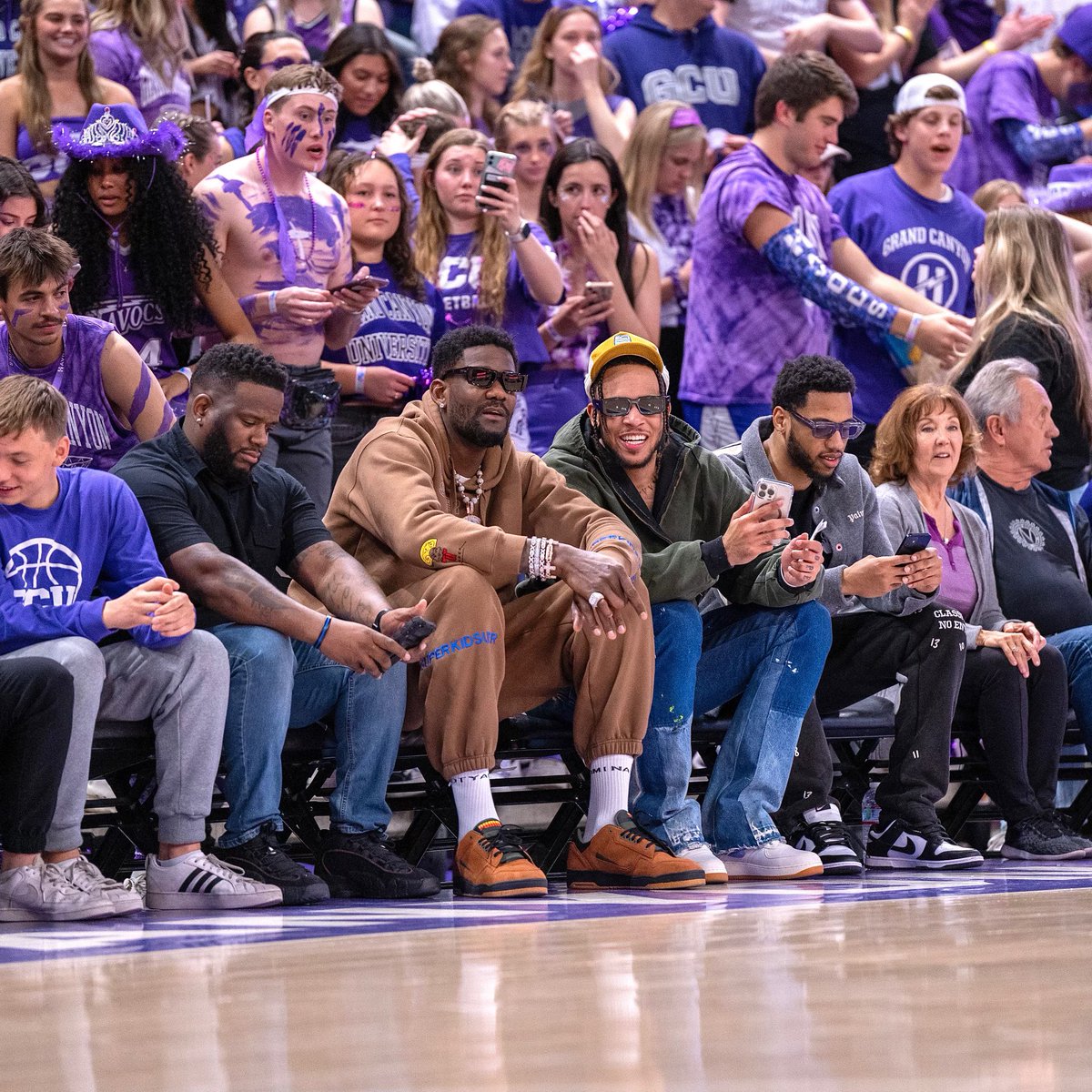 GCU_MBB's tweet photo. Rugz and DA in the building! 📸
@DeandreAyton | @RugzyMontvna https://t.co/hkmEwHVmSA