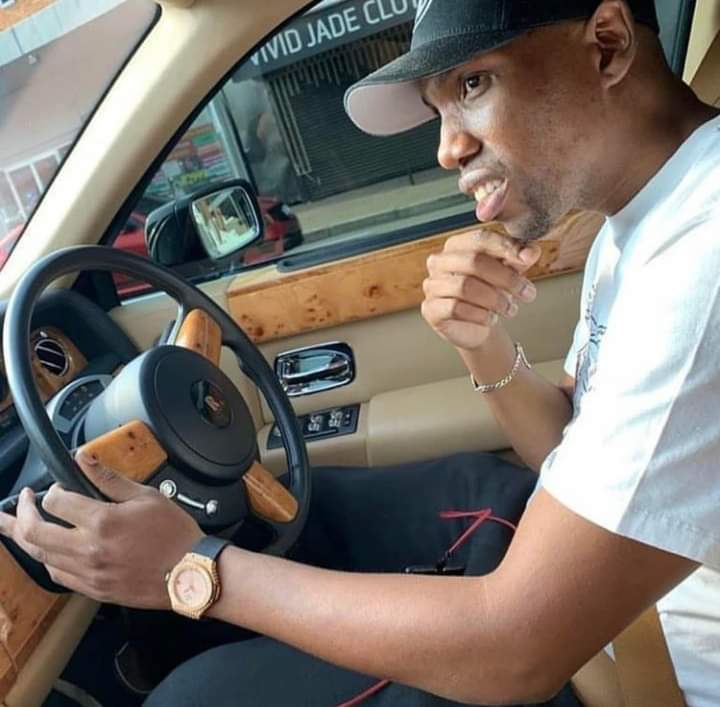 Fortune__R's tweet photo. So Simdope, AKAs best friend since they were 11years old is actually SIMphiwe Gumede, Robert Gumede’s son (one of the richest men in SA)

Their home is like the size of The Pavilion, they drive some of the most expensive cars in the World from Rolls Royces to Ferraris etc. https://t.co/BlpecPN2Mf