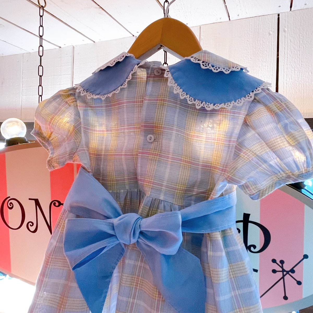 💙🧵🪡🧵🪡🧵💙
『”Patricia Ann” 1950’s Girls Dress 』
honey-bop.com/?mode=cate&cbi…
💙🧵🪡🧵🪡🧵💙

🌼HONEY BOP🌼
〒460-0011
愛知県名古屋市中区大須2-7-46-2F
📞 052-253-6637
📩 honey_bop@opal.plala.or.jp
🛒 honey-bop.com
#honeybop #vintage #vintagekids #vintagekidsclothes