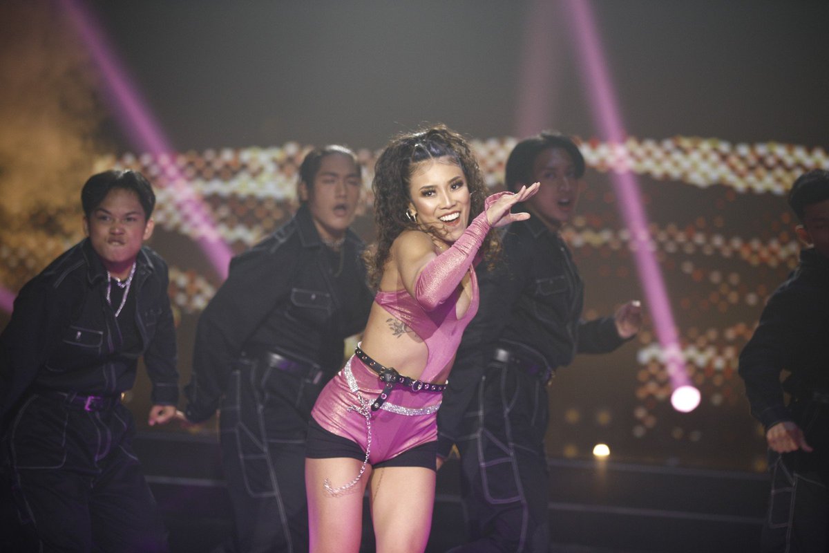 It's Showtime tweet media