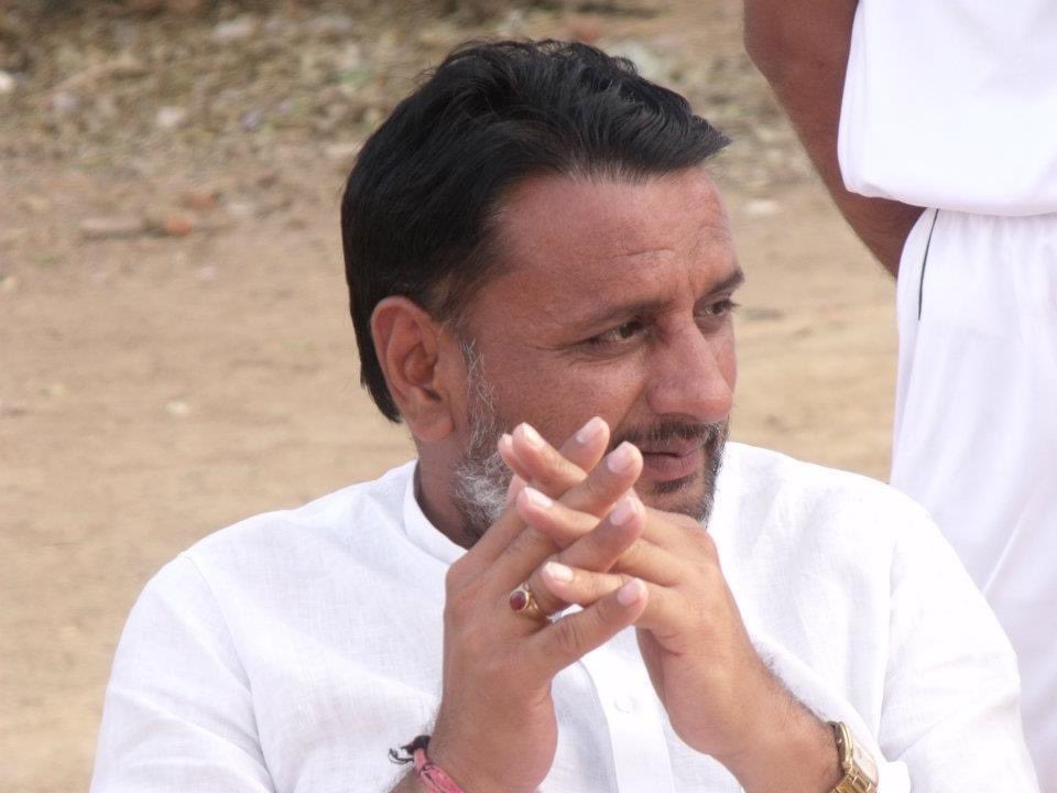 HarshadGiriBJP's tweet photo. જો તમે ઈચ્છતાહો કે તમારી 'અંતિમ' વિદાય પછી પણ લોકો તમને 'યાદ' રાખે તો, કા તો 'વાંચી' શકાય તેવુ 'લખતા' જજો, અથવા તો તમારા વીશે 'લખી' શકાય તેવુ કઇક 'કામ' કરતા ��જો....!!!- https://t.co/kycZafHryo