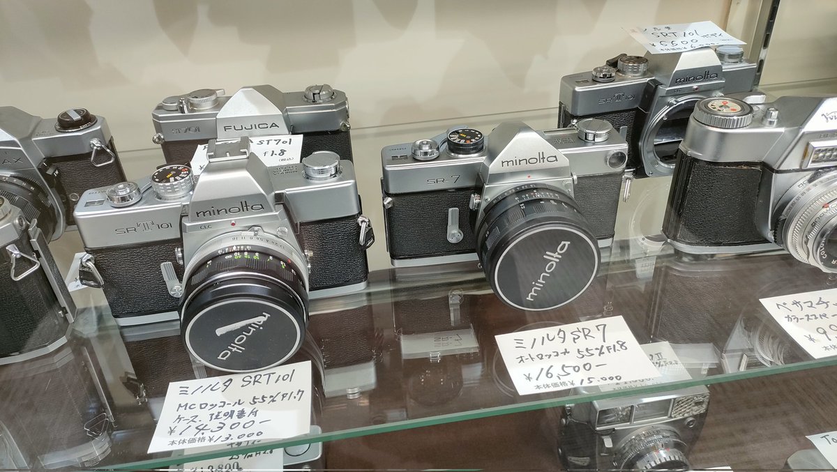 GraphyRokkor's tweet photo. 中古カメラ市、minolta勢 https://t.co/yKALbuRxUs