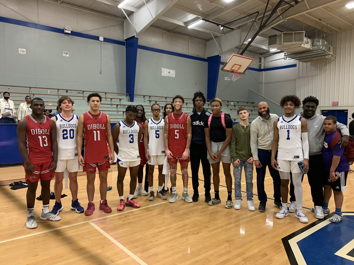 rich58584301's tweet photo. What a great day of basketball!! Bulldogs came up short, but I had a chance to watch some of my guys on both teams. 🙏🏽🤝🏾💪🏾🏀🏀#1350HOOPS https://t.co/xzGEg3Ktjj