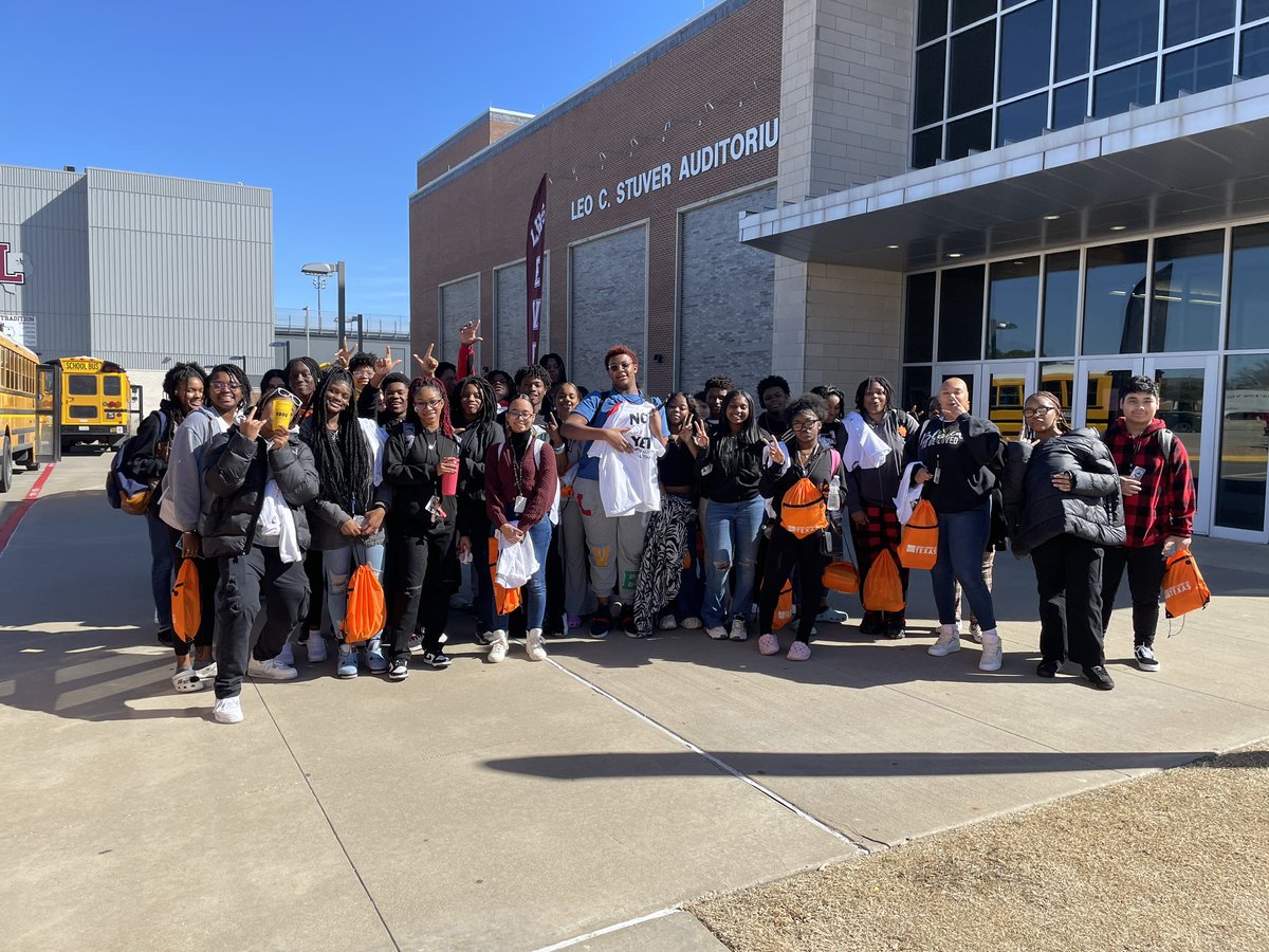 DigiKolo's tweet image. The LISD HBCU fair was a success! Our students learned about HBCUs, met alumni &amp;amp;networked with various innovative groups! I'm happy to have been a part of the committee with @MrMLMorris &amp;amp; many more! Here's to more days like this @LHSHarmon  @WitterELA @LaTishaMcGee17 #lisdhbcu