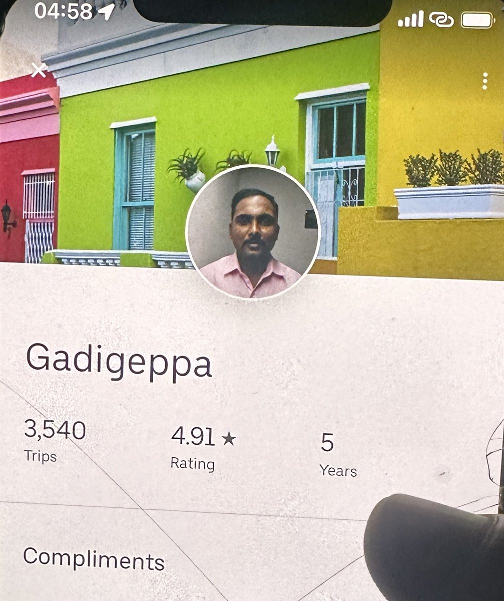 heyarjyou's tweet photo. @UberINSupport To get to Airport on February 17th in the morning, my friend reserved an Uber. I was there to board her and offered to pay using the driver's UPI since she is unsure if her foreign wallet will work or not and she doesn’t had internet in her phone and Indian sim https://t.co/wQhbI0CaCG