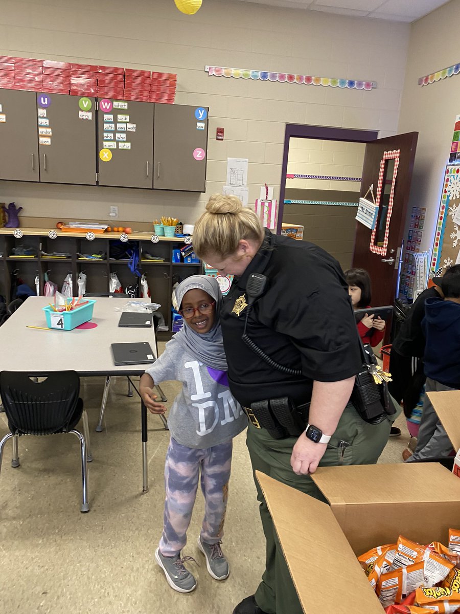 DishmanFRC's tweet photo. Random Acts of Kindness is always one of my favorite days! Thankful for the help from our amazing School Resource Officer! https://t.co/S8F2VE2fZV