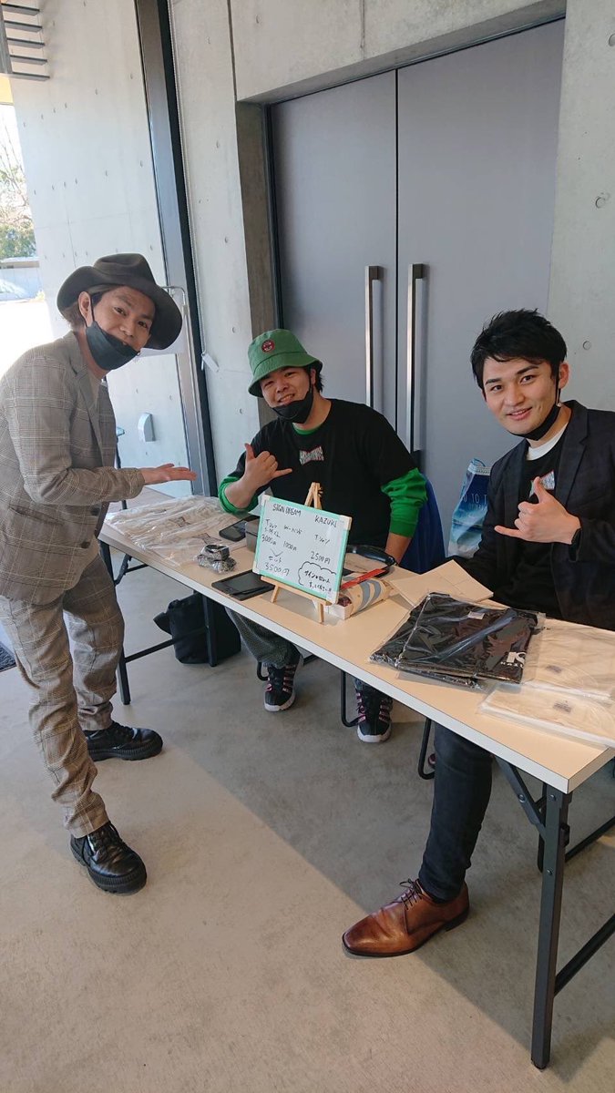 MC_GOOOOO's tweet photo. 久々のSIGN DREAM物販あるからきてちょ🥹 https://t.co/fix89Rf09Y