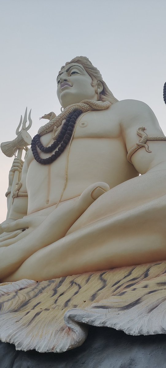 नागेन्द्रहाराय त्रिलोचनाय भस्माङ्गरागाय महेश्वराय।
नित्याय शुद्धाय दिगम्बराय तस्मै नकाराय नम: शिवाय।।
महा शिवरात्रि पर्व की हार्दिक शुभकामनाएं।
ओम नमः शिवाय। हर हर महादेव।
#shivratri #mahadev #shiva #mahashivratri #bholenath #shiv #harharmahadev #mahakal #lordshiva #shivay #india