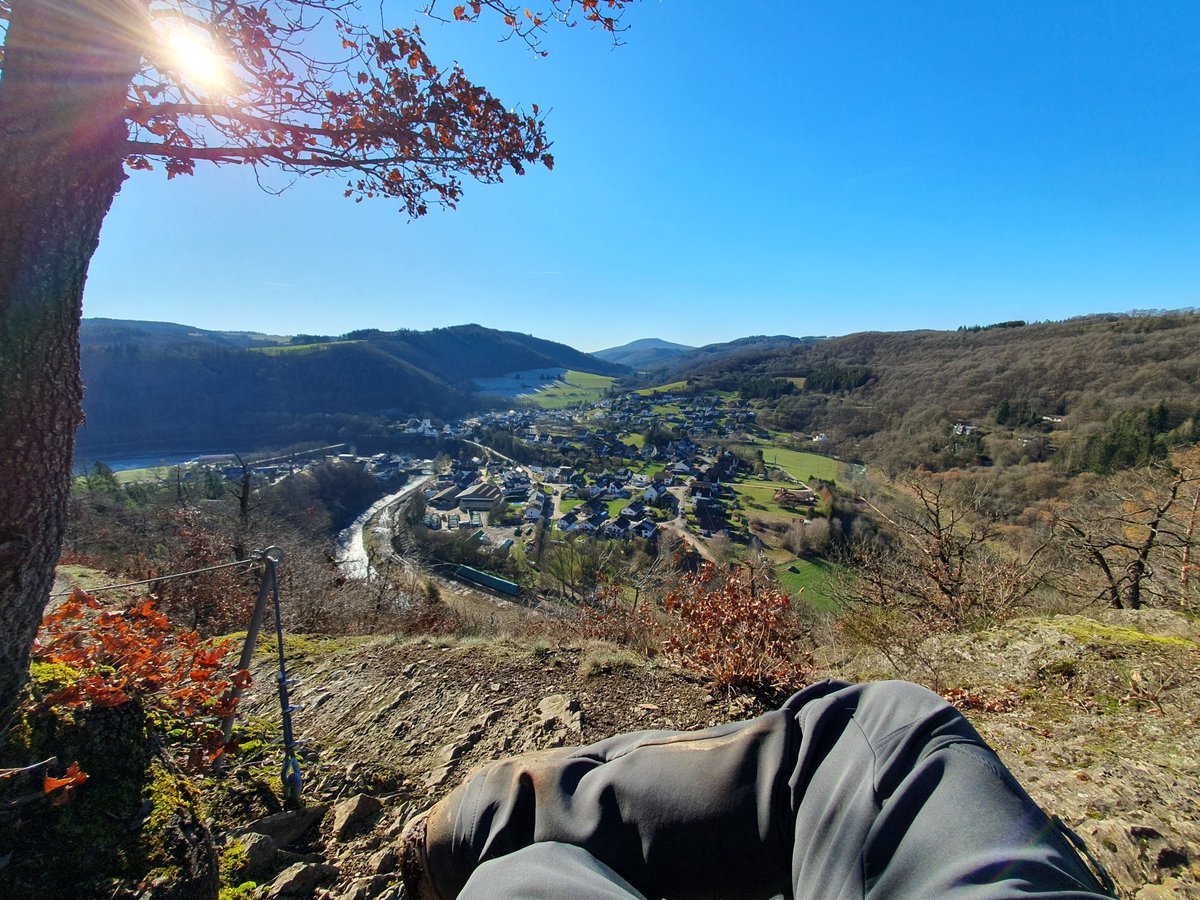 EifelEu's tweet photo. https://t.co/UAoEGE8FwJ
Abenteuertour an die und an der Grenze
#wildeeifel
#Spicherley #Harscheid #Arhtal #Ahr #Eifelfrühling
#eifelliebe #rureifel #nationalparkeifel #nordeifel #eifelblick #hikinglove #wandernindeutschland #waldwanderung #teamautobahn #wowplanet https://t.co/dtiILZ3VnO