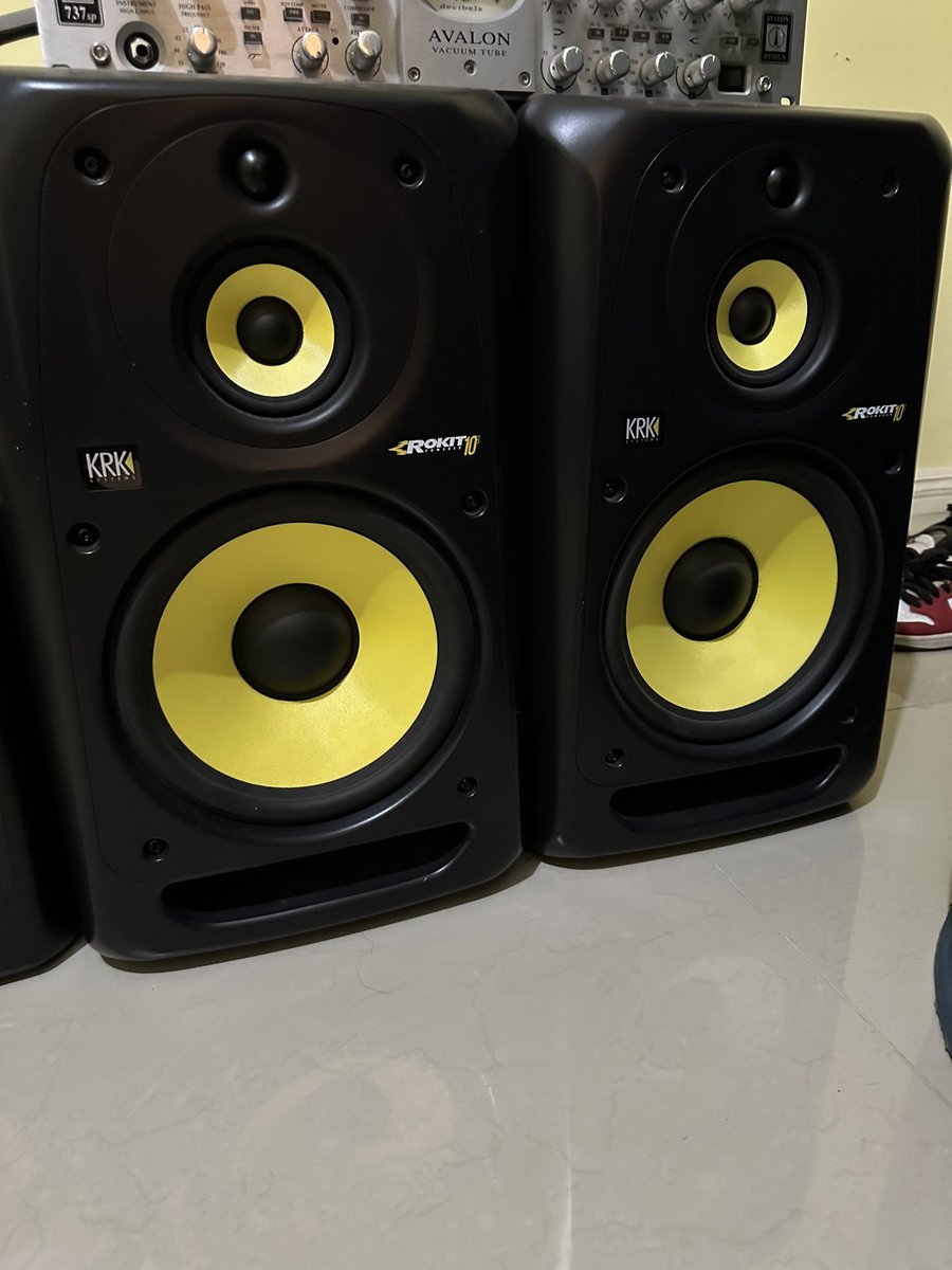 MarkHize's tweet photo. KRK Rokit 10 $$ https://t.co/8GVCqRFX4t