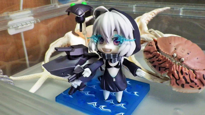 ずっと気になっていた「ねんどろいど 戦艦レ級」を買ってしまった…。これはいけませんよ、可愛さの中にも揺るぎないフェチがある…。だって一見、生意気そうな少女に見えて、よく見たら全然人間じゃないんだぜ…。これ全人類が好きな奴だろ…。 