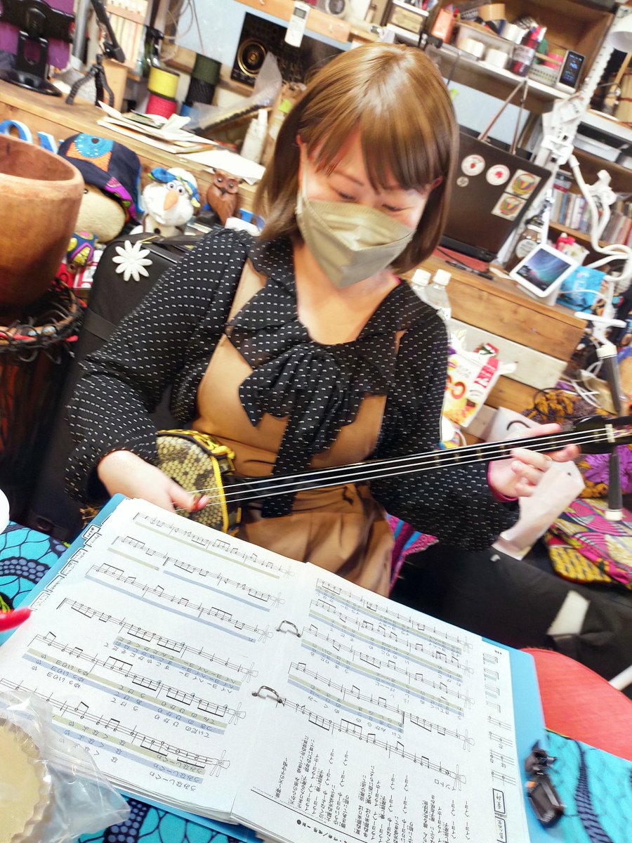 npo_ichigojam's tweet photo. 月イチ開催の三線workshop開催中
#入江規夫 #三線 #wontanaratokyo https://t.co/XVgX5jdZAt