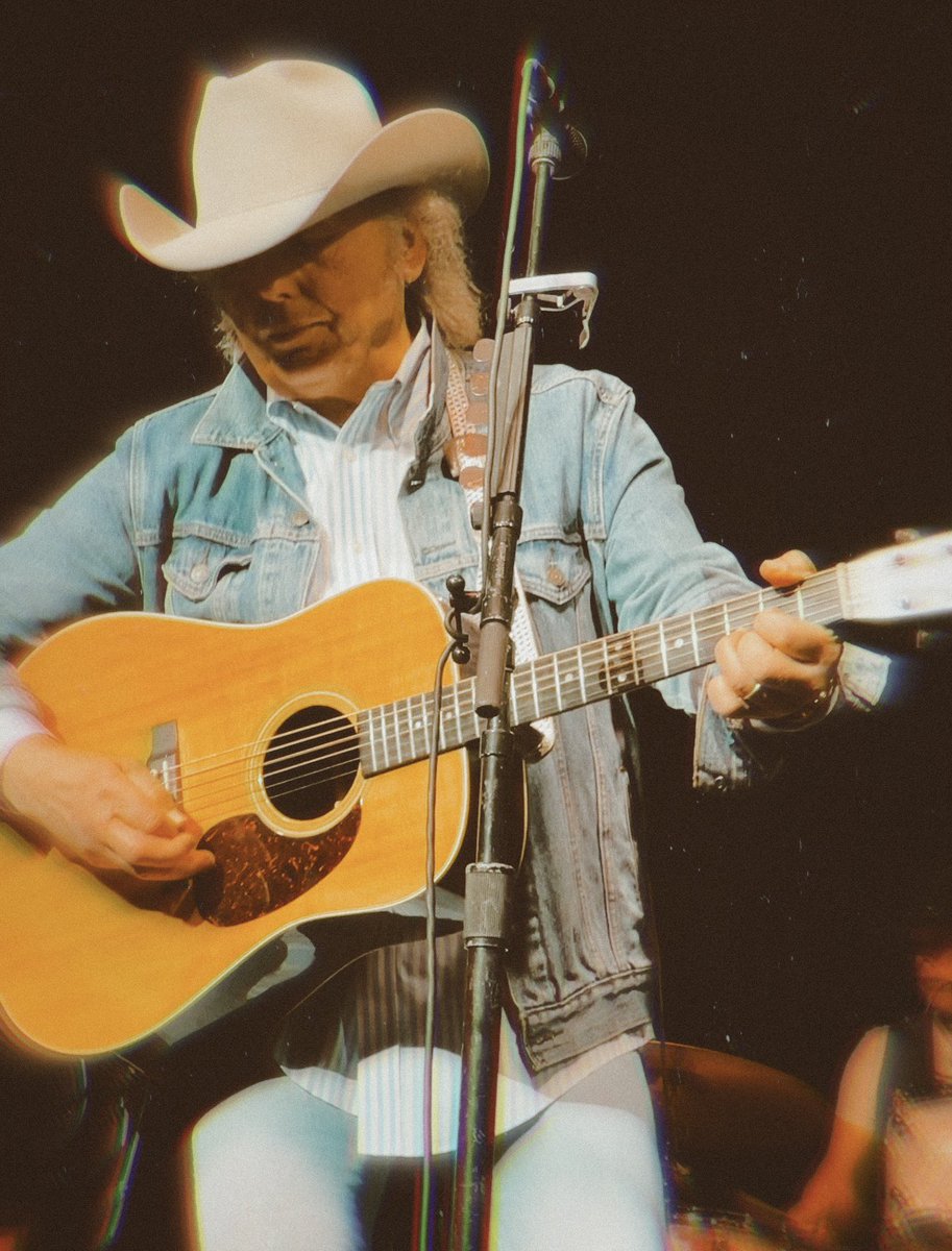TheSaltyDogs's tweet photo. @DwightYoakam Little Rock, AR 2.17.2023 https://t.co/YpWtIzG63C
