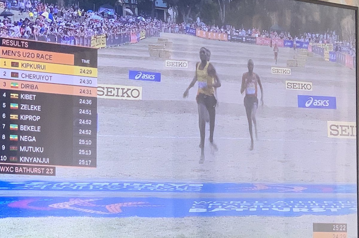 It's 1-2 🇰🇪 

3rd 🇪🇹 in the U20 men race at the World cross country championships #Barthust