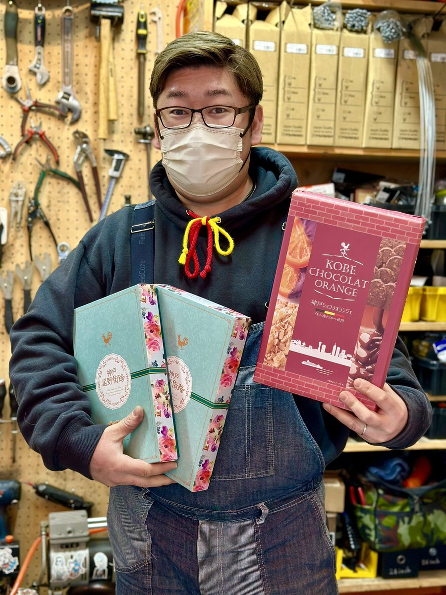 Ma8179Sa7715Ki's tweet image. 空堀の自転車屋さんからのタイチさんに着きました🏍
ジャケットのプロテクター購入とヘルメットのシールド交換終了です😊
@funaken47 
@taichi_official 
@TAICHI_Store 
@OGK_KABUTO 
#kamui3