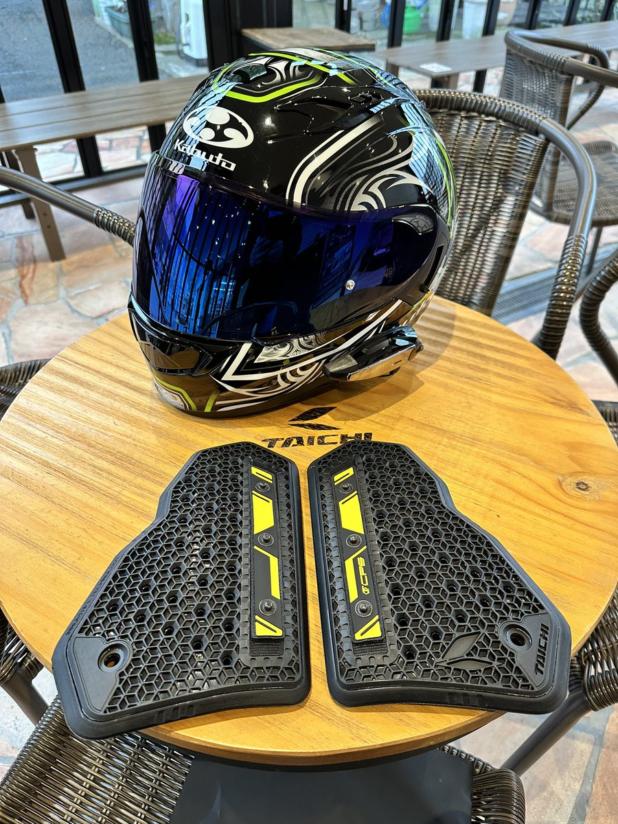 Ma8179Sa7715Ki's tweet image. 空堀の自転車屋さんからのタイチさんに着きました🏍
ジャケットのプロテクター購入とヘルメットのシールド交換終了です😊
@funaken47 
@taichi_official 
@TAICHI_Store 
@OGK_KABUTO 
#kamui3