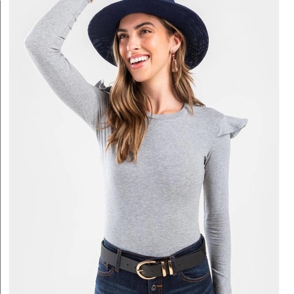 angieschicshop's tweet photo. So good I had to share! Check out all the items I'm loving on @Poshmarkapp from @PSFashion5 @Jenniferann220 #poshmark #fashion #style #shopmycloset #lilywhite #athleta #ivivva: https://t.co/BV4f4aXPgf https://t.co/x2wvyrMI0G