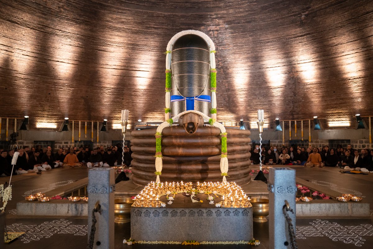 SadhguruJV's tweet image. On #Mahashivratri, there is a natural upsurge of energy in the human system. Whether one is Knowledgeable or Ignorant, a Saint or a Sinner, a Seer or a Rogue, by staying awake and alert, one can take steps towards Fulfilment on this night of Immense Possibilities. - Sg