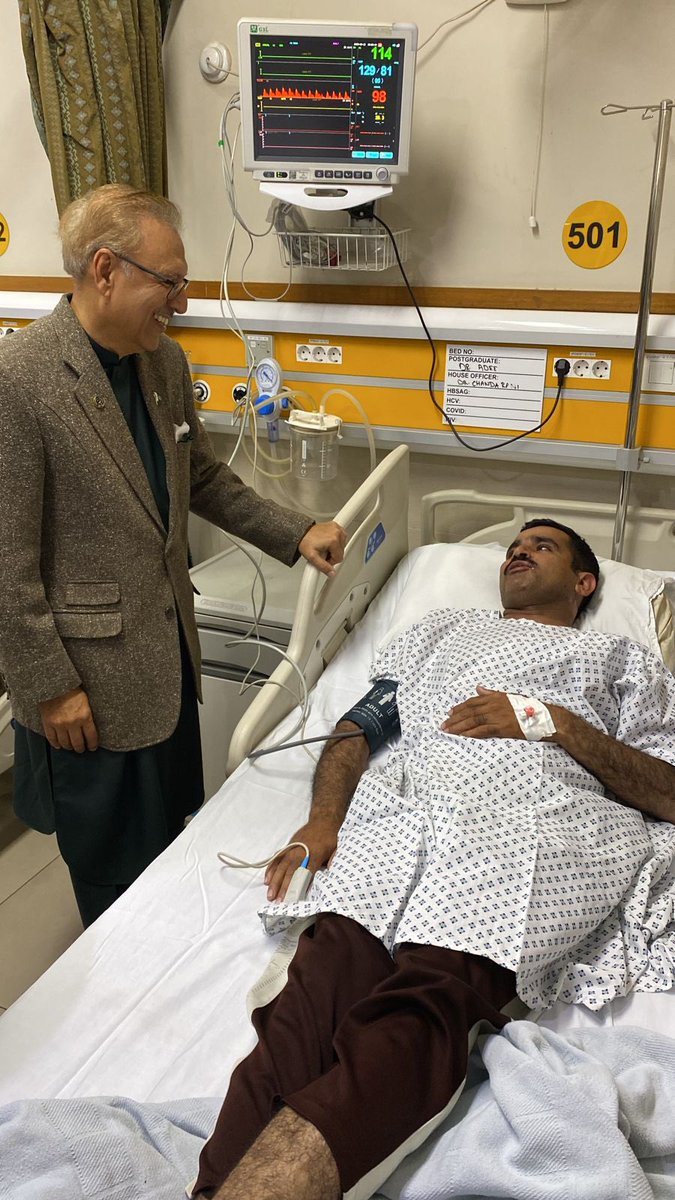 صدر مملکت ڈاکٹر عارف علوی کی جناح ہسپتال کراچی میں پولیس آفس حملے کے زخمیوں کی عیادت

صدر مملکت نے پولیس اور رینجر اہلکاروں کی بہادری کی سراہا

صدر مملکت نے اہلکاروں سے ان کی صحت کے بارے میں دریافت کیا

صدر مملکت کا پولیس اور رینجر کے اہلکاروں کے ساتھ اظہارِ يكجہتی