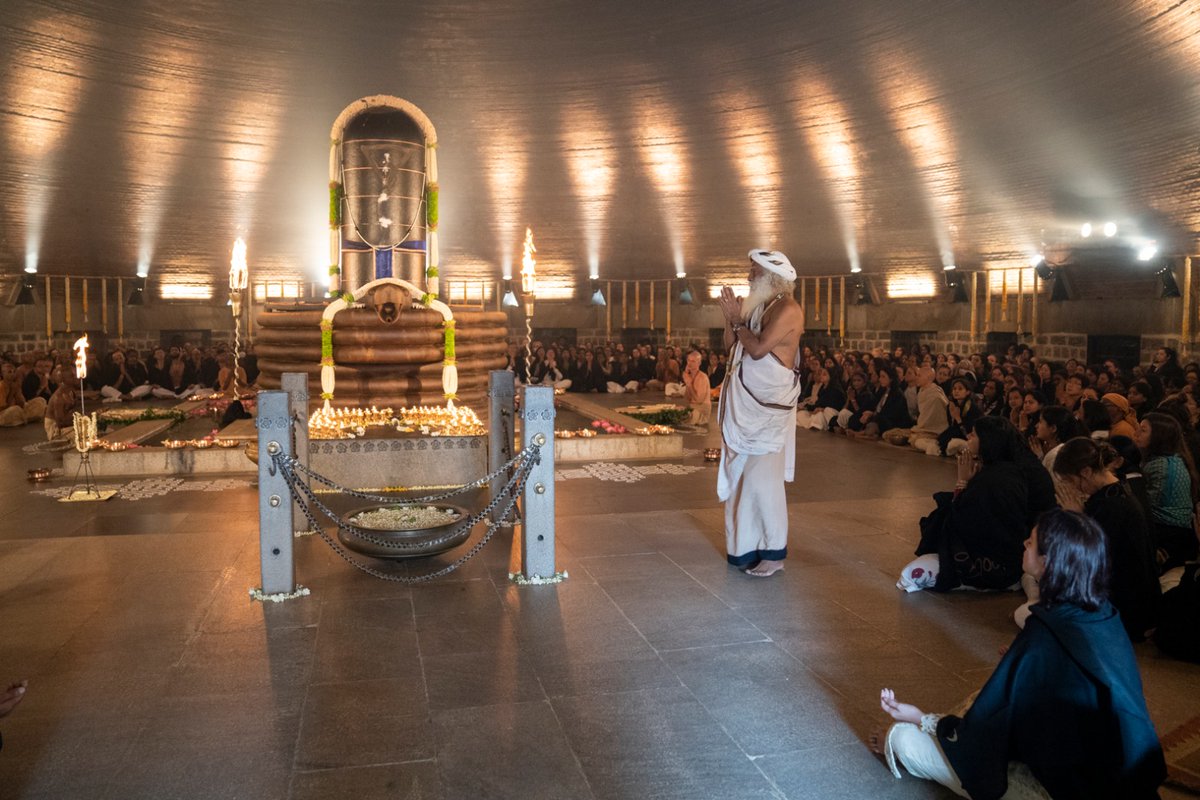 SadhguruJV's tweet image. On #Mahashivratri, there is a natural upsurge of energy in the human system. Whether one is Knowledgeable or Ignorant, a Saint or a Sinner, a Seer or a Rogue, by staying awake and alert, one can take steps towards Fulfilment on this night of Immense Possibilities. - Sg