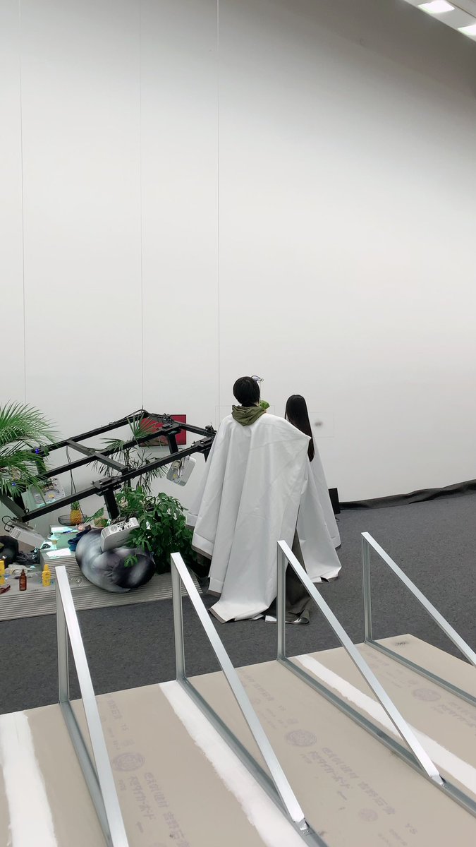 白いマントを着ているのはどのExuですか?