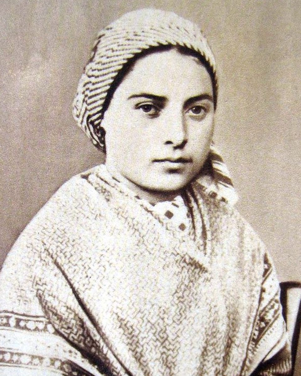 Happy Feast of Saint Bernadette. 165 years ago today, Our Lady appeared for a third time and said: 'Would you have the goodness to come here for fifteen days?' Read more about Bernadette: tinyurl.com/OLofL
St Bernadette, pray for us.
#StBernadette #OurLadyofLourdes
